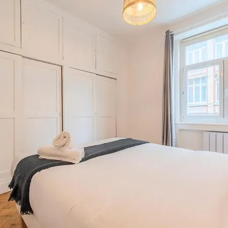 2 Bedroom 2 Min From The Train Stations! * Lille