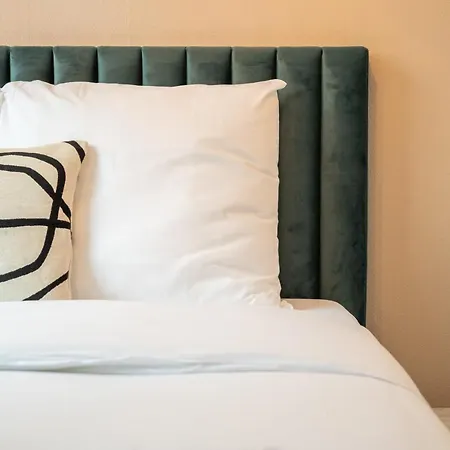 2 Bedroom 2 Min From The Train Stations! リール
