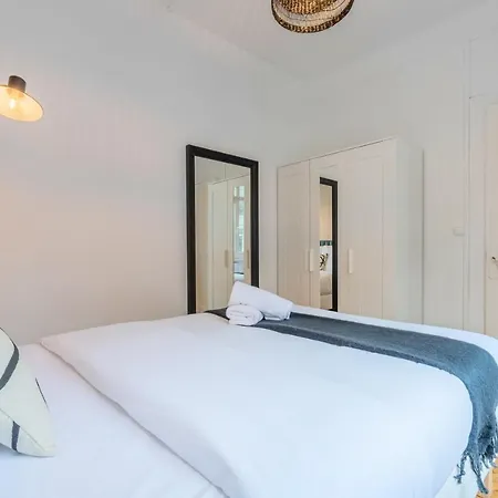 2 Bedroom 2 Min From The Train Stations! アパート *